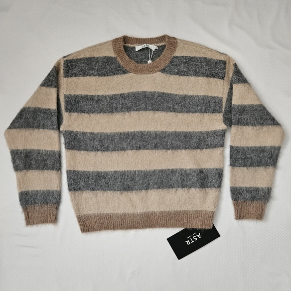 Astr Sweaters - ASTR the Label Striped Crewneck sweater
